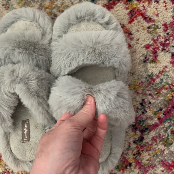 👗Wore once! Grey Fluffy Two-Strap Slippers, size Medium 7-8 - Picture 5 of 5